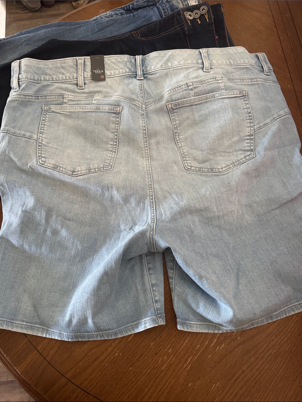6 pairs torrid size 26 shorts lot 5 denim 1 Black twill dot 6-10” inseams 2 NWT - Picture 8 of 15